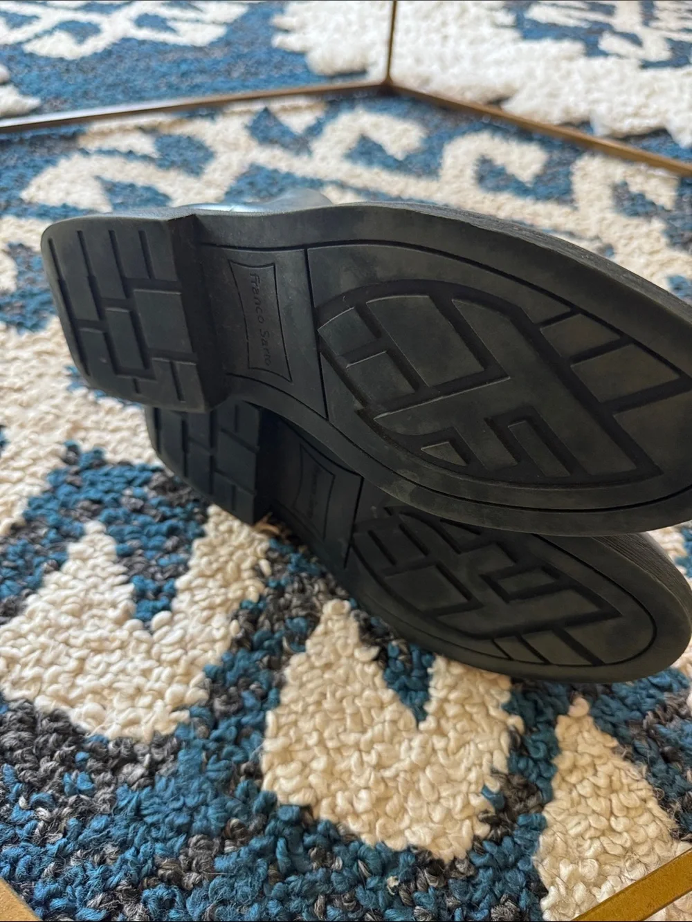 Franco Sarto minimalist dark